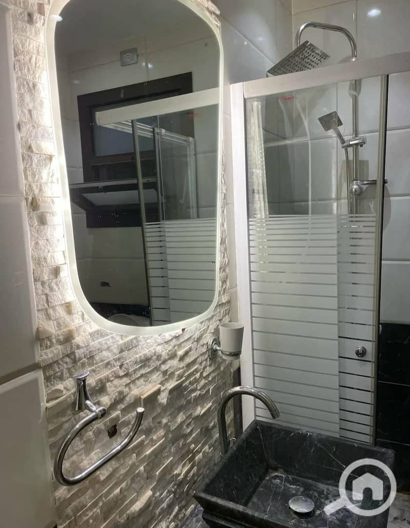 4 69fb1771-923b-400a-a7d5-b8a881787559. jpg