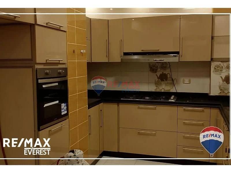 9 8168688-895ado. jpg