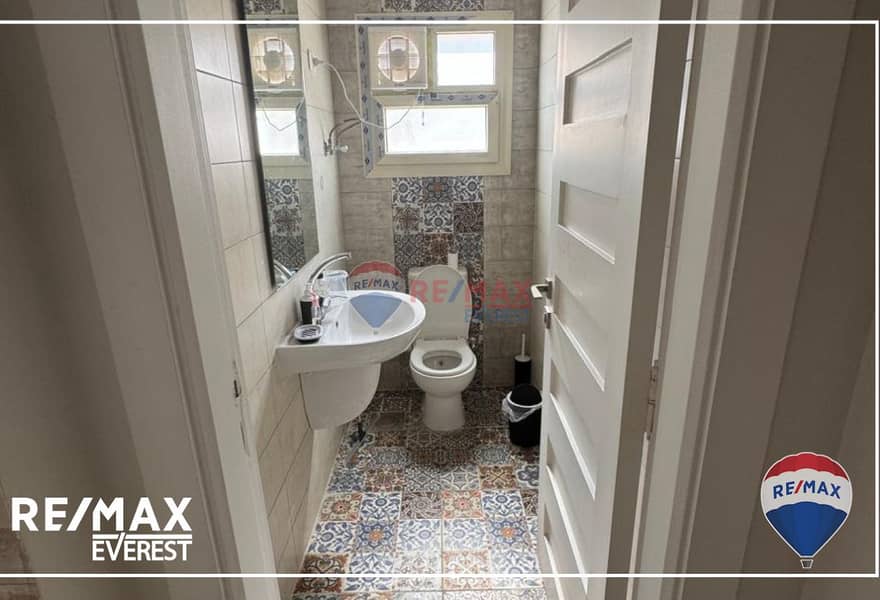 8 0f2e3da1-4493-4c00-a5cb-f22e78d7bb3b. jpg