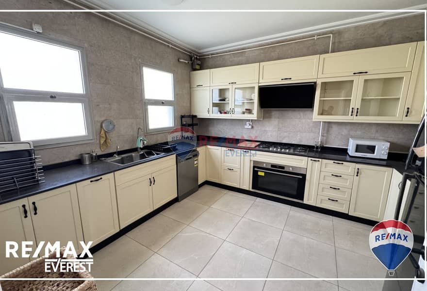 7 d8a4fa9c-804f-4ffb-bcff-1779e84d0ff6. jpg