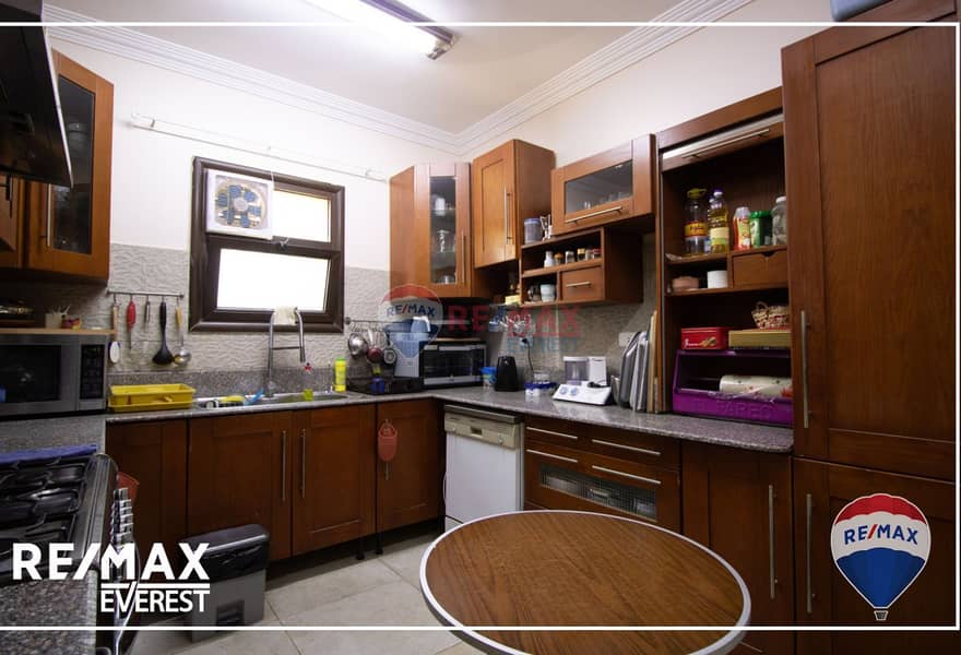 10 0093cd21-d411-4139-bf6d-2305fe1532af. jpg