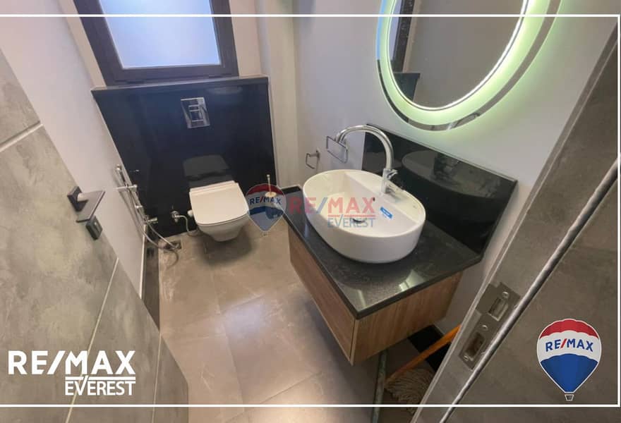 9 29115c49-b9a7-4e32-a6a2-6624d5fb8d5a. jpg