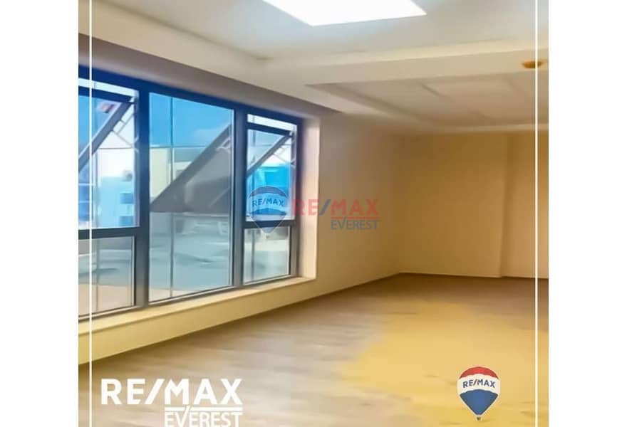 2 b6f1c226-f381-4565-a25c-38bc07adb85b. jpg