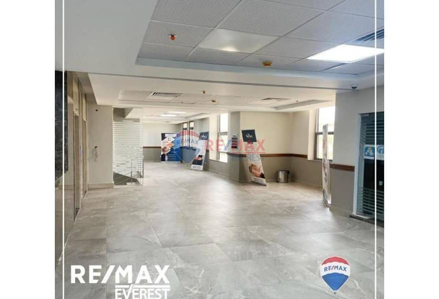 4 e10e7f6f-b19e-4a9d-8eee-7b6520fb7c5b. jpg