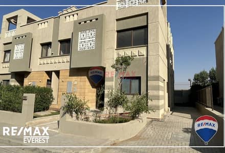 4 Bedroom Twin House for Rent in 6th of October, Giza - 1dc4f76d-2b97-4a0a-89b7-ebcd8108313e. jpg