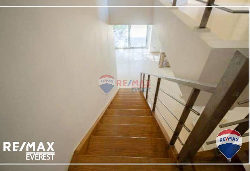 3 a6b21f08-fb32-4a0d-b156-ea406169da38. jpg