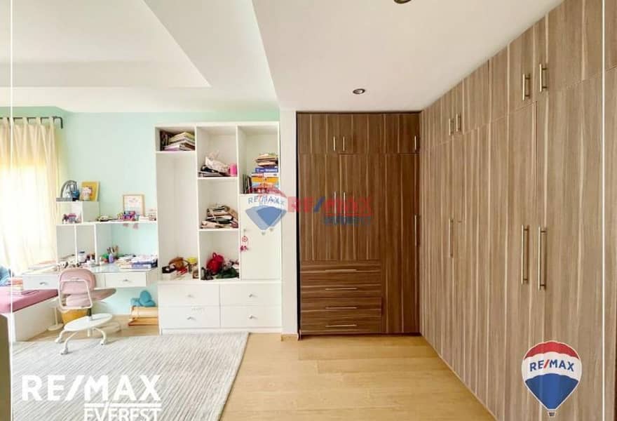 8 ad303bb8-dd25-4c0f-8d31-6eebca40a84d. jpg