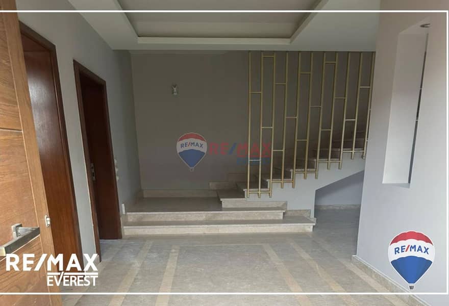 5 0d1edad5-7922-47bb-a0fb-a8086089817e (1). jpg