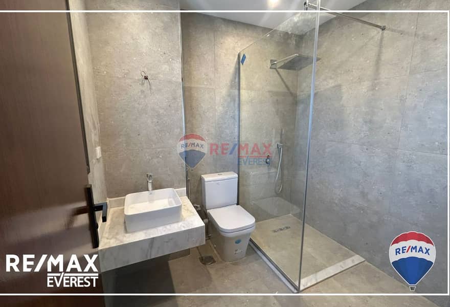 10 40608cdc-1167-4e7a-8588-de02d9cce9b5. jpg