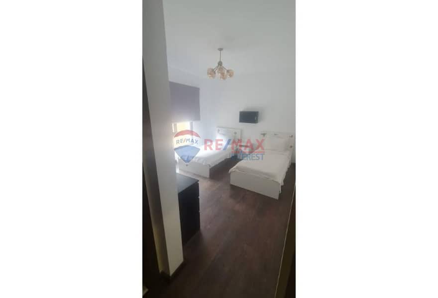 8 7a86bf05-7dea-49d4-80bf-e4299dfe2747. jpg