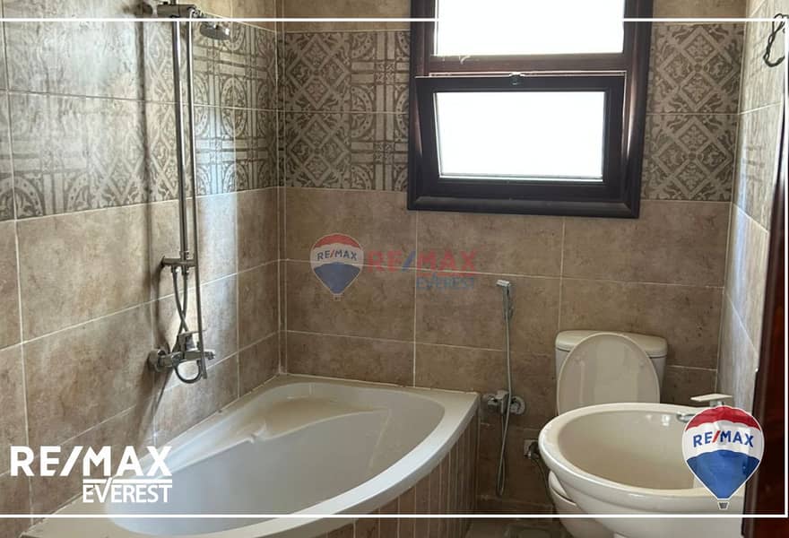 9 e2e689e4-5c91-4991-a6ed-8cbde1b6c6e4. jpg