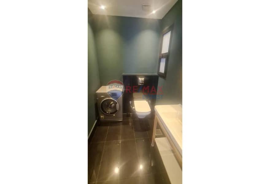 12 bf6605df-af0c-4a51-b9fb-7899a0c27ba2. jpg