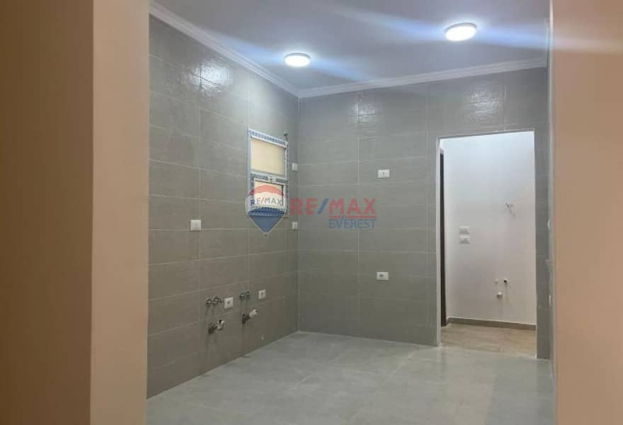 7 736f07b0-18c5-4166-8fb9-aab7b6f06b39. jpg