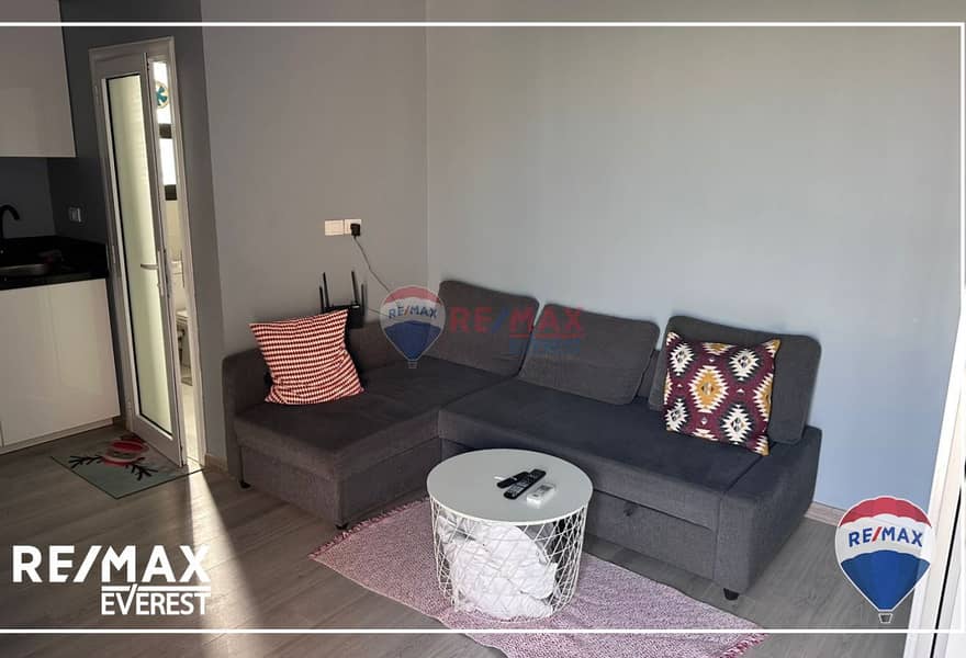 30f6eed0-c2f4-45e2-a642-86e590c3a0f7. jpg