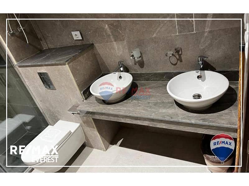 10 b512e3de-93f1-4032-a810-472bbc91e4e9. jfif. jpg