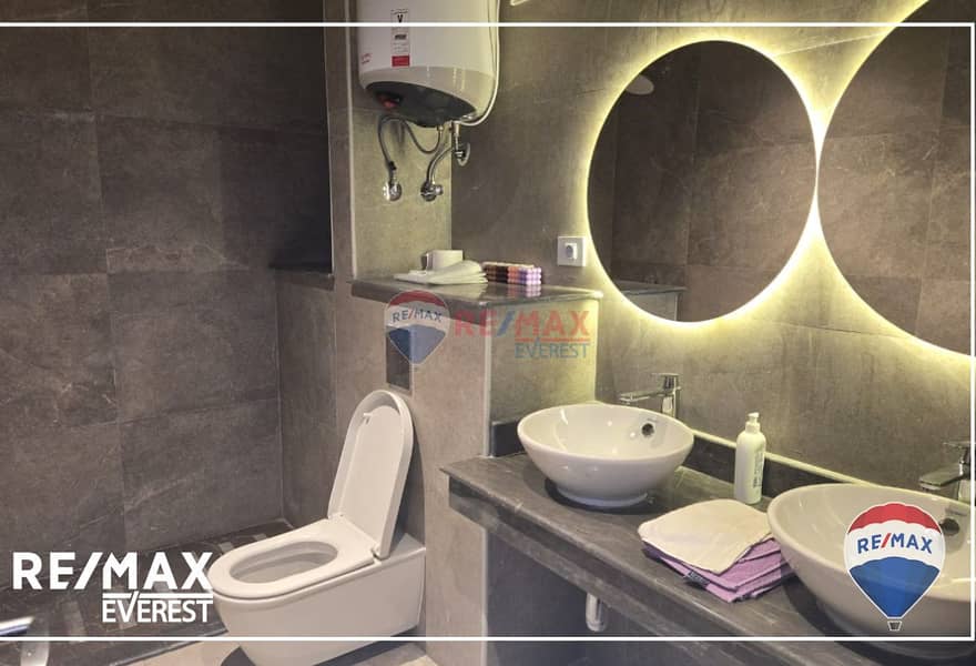 8 ad96db6b-a533-4b18-8395-9fc5833ad229. jpg