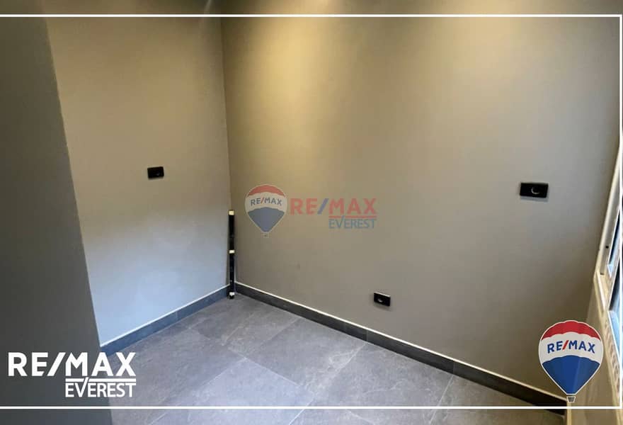 4 f7a1c44e-998a-407b-895c-a14c6f666cfd. jpg