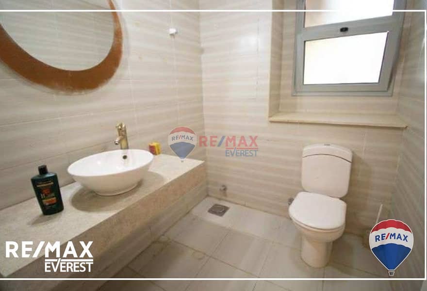 8 c53086e7-7349-459c-875e-87e44342c4f7. jpg