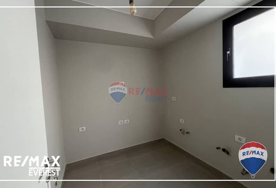 7 e04b4d4b-9df4-41ba-ad47-28935a486dc6. jpg