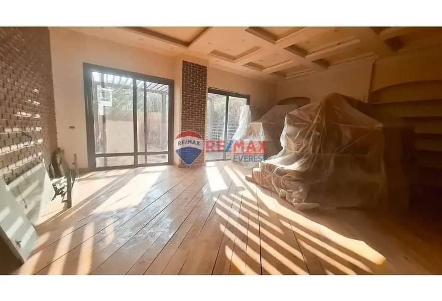 4 151126a4-e2d7-4ebc-9074-16ff27ae50f1. jpg