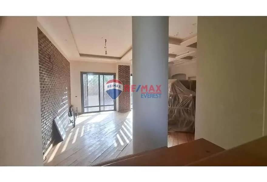 6 03058e11-8f86-491b-a379-cd0a8991b124. jpg