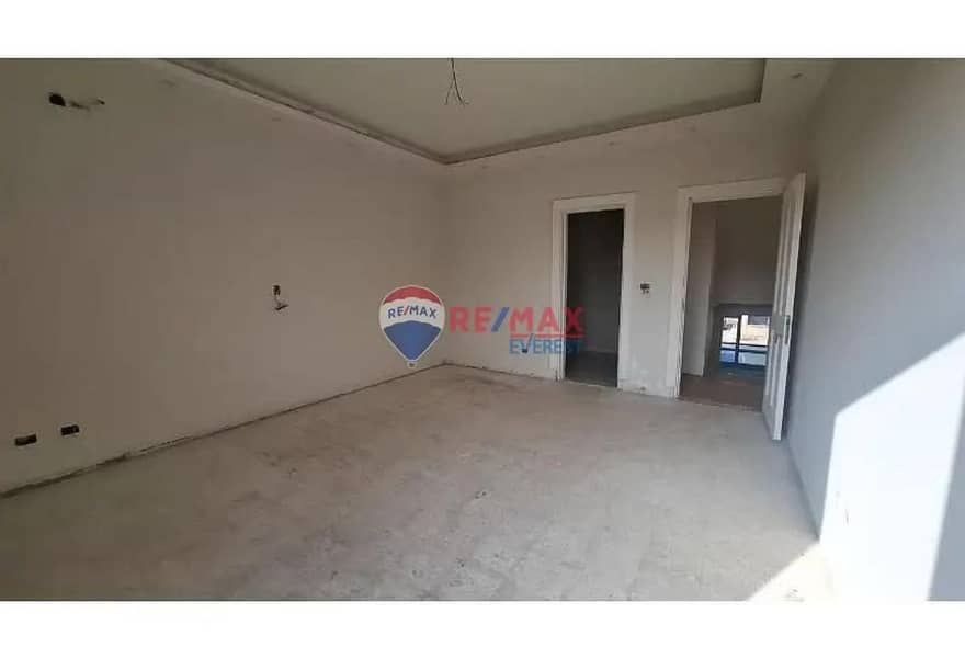 10 3a0d228d-17ee-4db0-9fea-b1756132cb6a. jpg