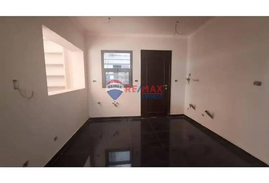 18 ec06a55d-2728-433f-8d92-cbb1356bbf0b. jpg