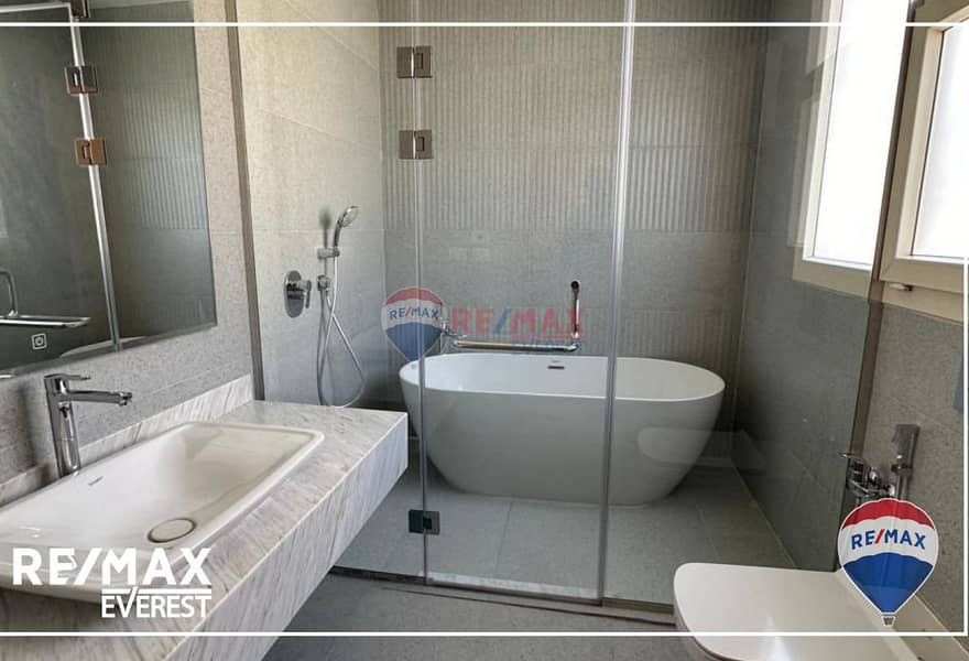 12 af7dd30c-560d-4f3a-8f2d-0d0b2897bd14. jpg