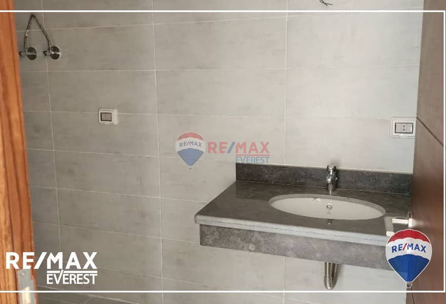 7 0ab7fbb3-6d1b-40f7-8ce7-8b566ad01471. jpg