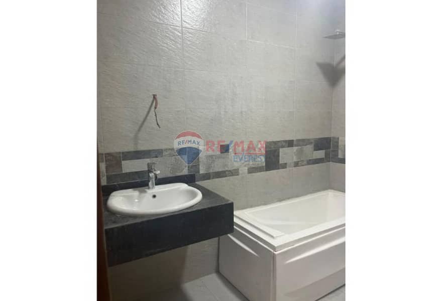 8 d24cb26d-4b1f-4751-ad1a-b1fb3f99880c. jpg