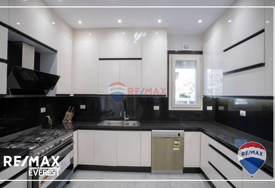 10 ddacfdd4-30b2-489c-b41d-5a512851e34d. jpg