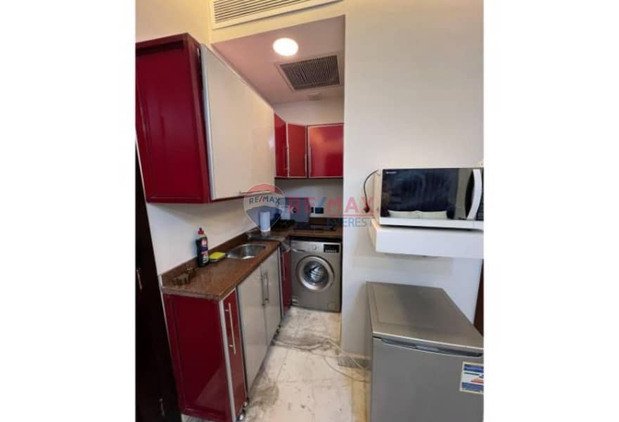 4 d9d1f376-32c5-42ed-a49b-d7912dc3e971. jpg