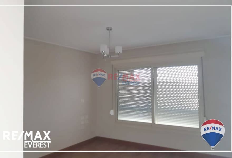 4 7240bbbd-9e34-4321-9d4f-6276f9c71af7. jpg