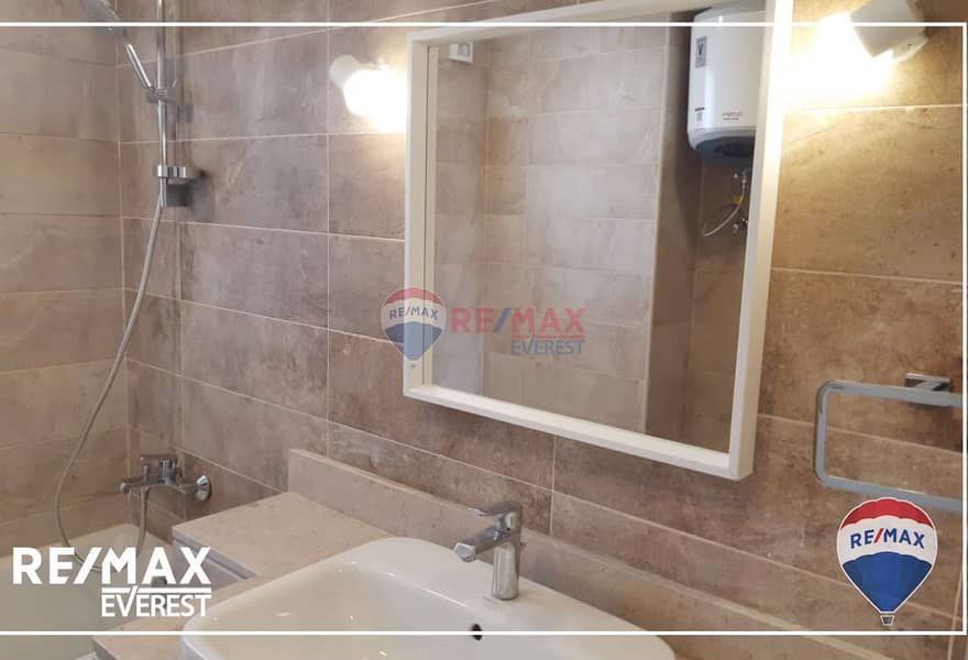 10 f082ddc6-24e8-4b31-bdd0-0d06b458cf6d. jpg