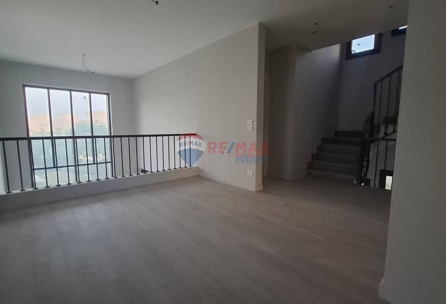 10 c98f6321-e1e9-4537-9050-b7e7dcf53ff4. jpg