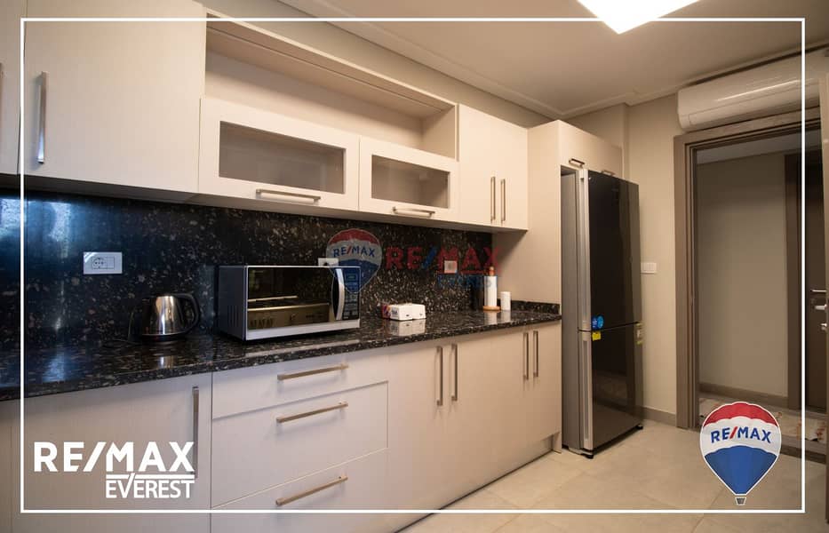 9 b344d624-8880-48e7-a6fb-82682e7a29ea. jpg