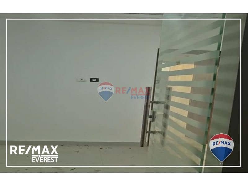 10 c9a355f3-e5eb-469d-abaf-e56a4709a1b6. jfif. jpg