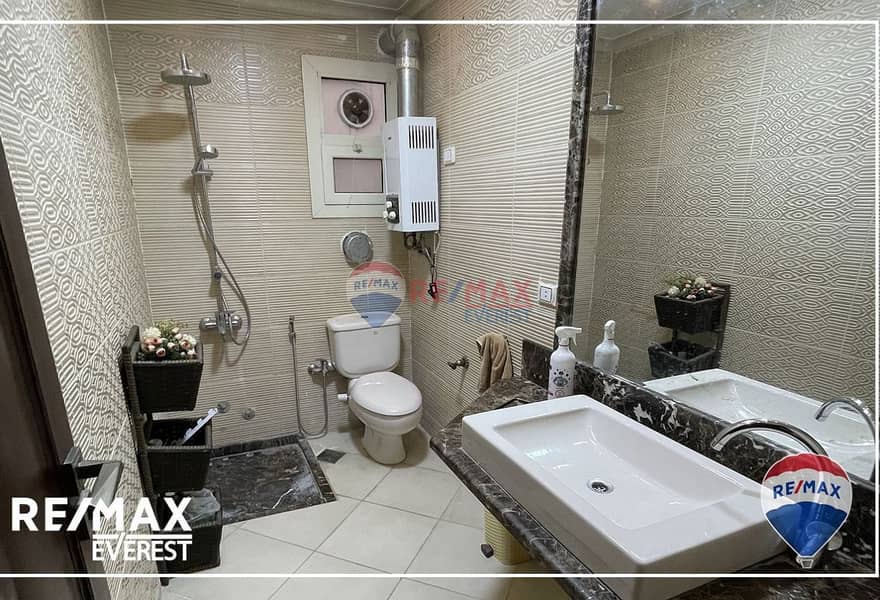 10 b06a6326-c279-418e-9518-b04ef1d371b4. jpg