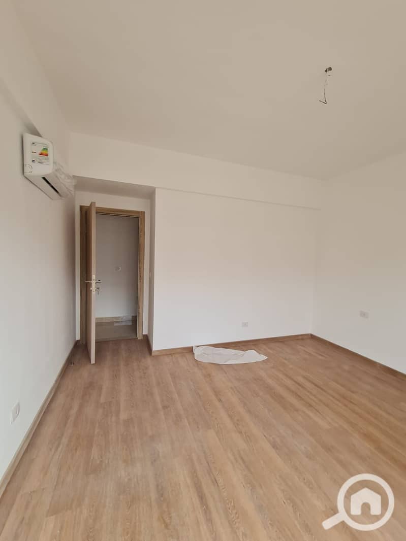 6 5bb66a3a-2d53-4310-8c78-fe4bfd123752. jpg