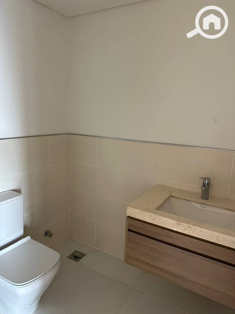 2 3af1a5ab-7fbc-473c-a825-d1d148d81391. jpg