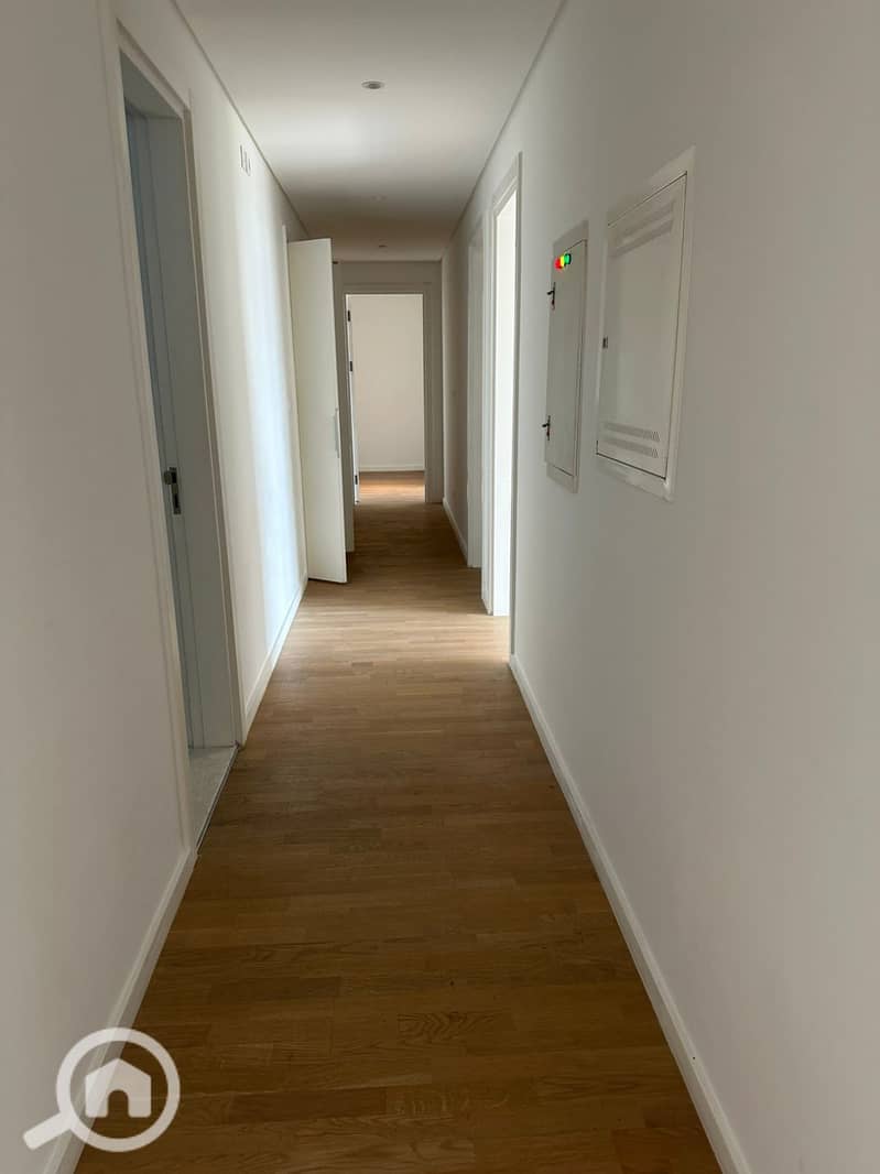 9 a2b0bd3f-1901-45e8-af49-ccb85048ffa6. jpg