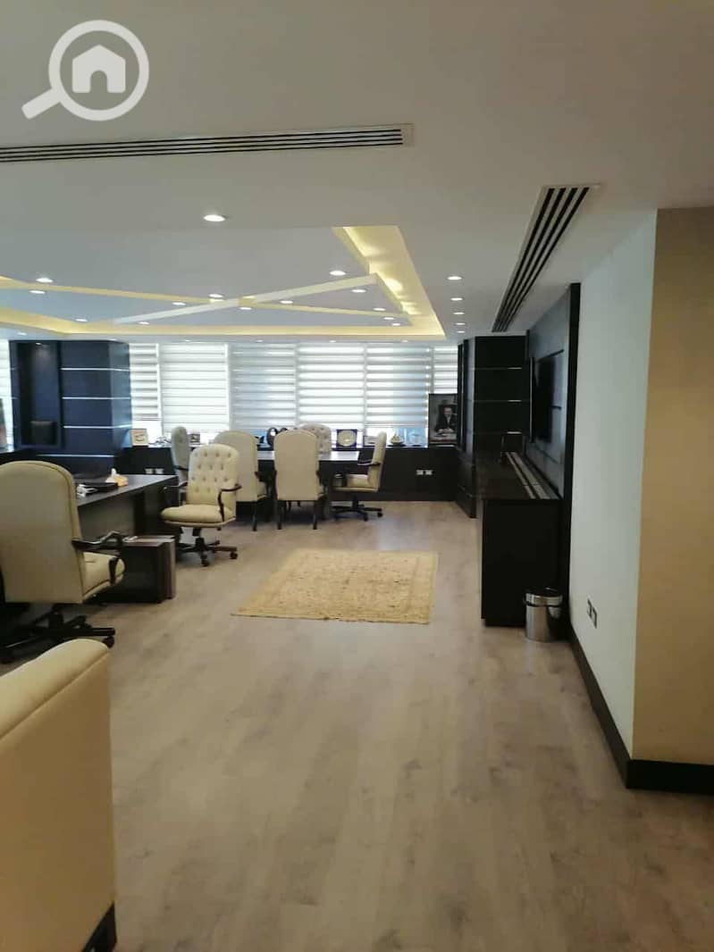 4 5b3f8f33-6860-41b3-89f8-18be480feb3f. jpg