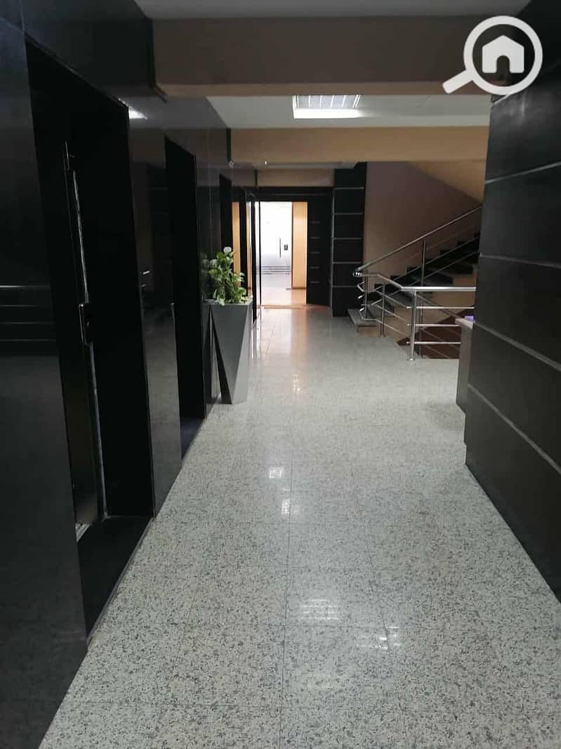 12 55c9ee96-c127-4321-a1dd-3a8025af6f05. jpg