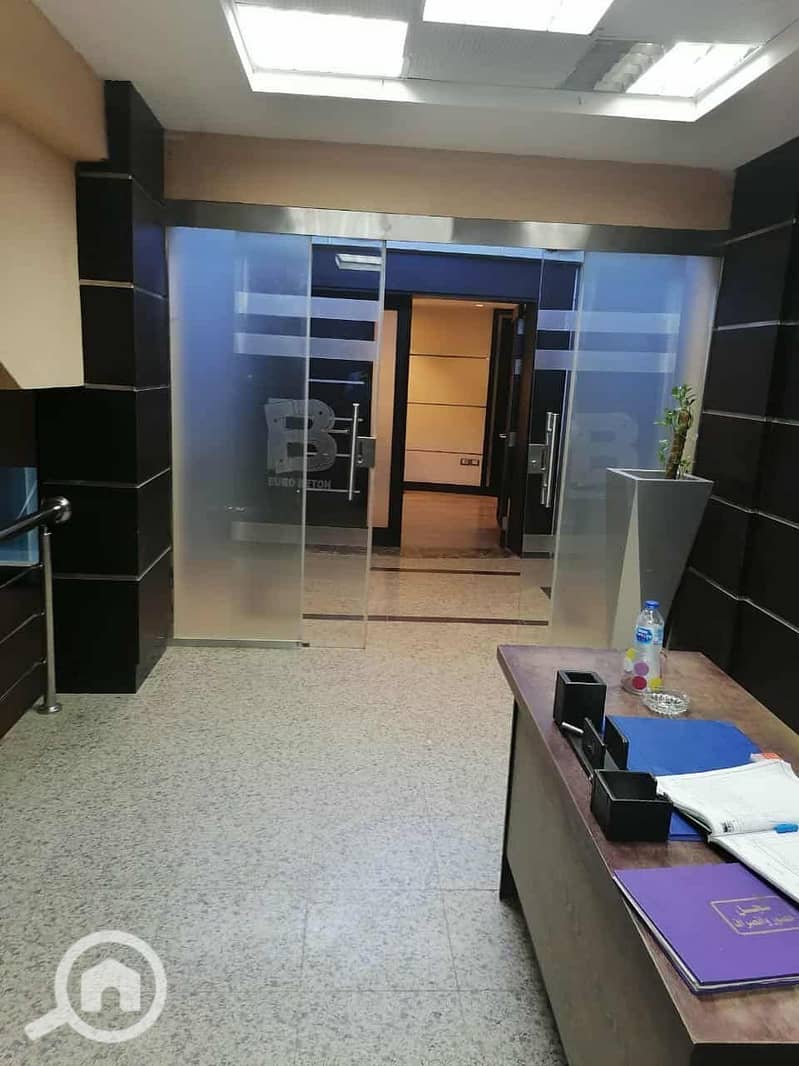 15 697abc90-014b-412f-b6ce-1b2270b3ba93. jpg