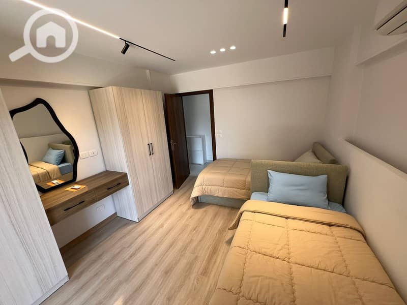 10 793d73e1-f747-4eb1-b345-e839ce55e694. jpeg