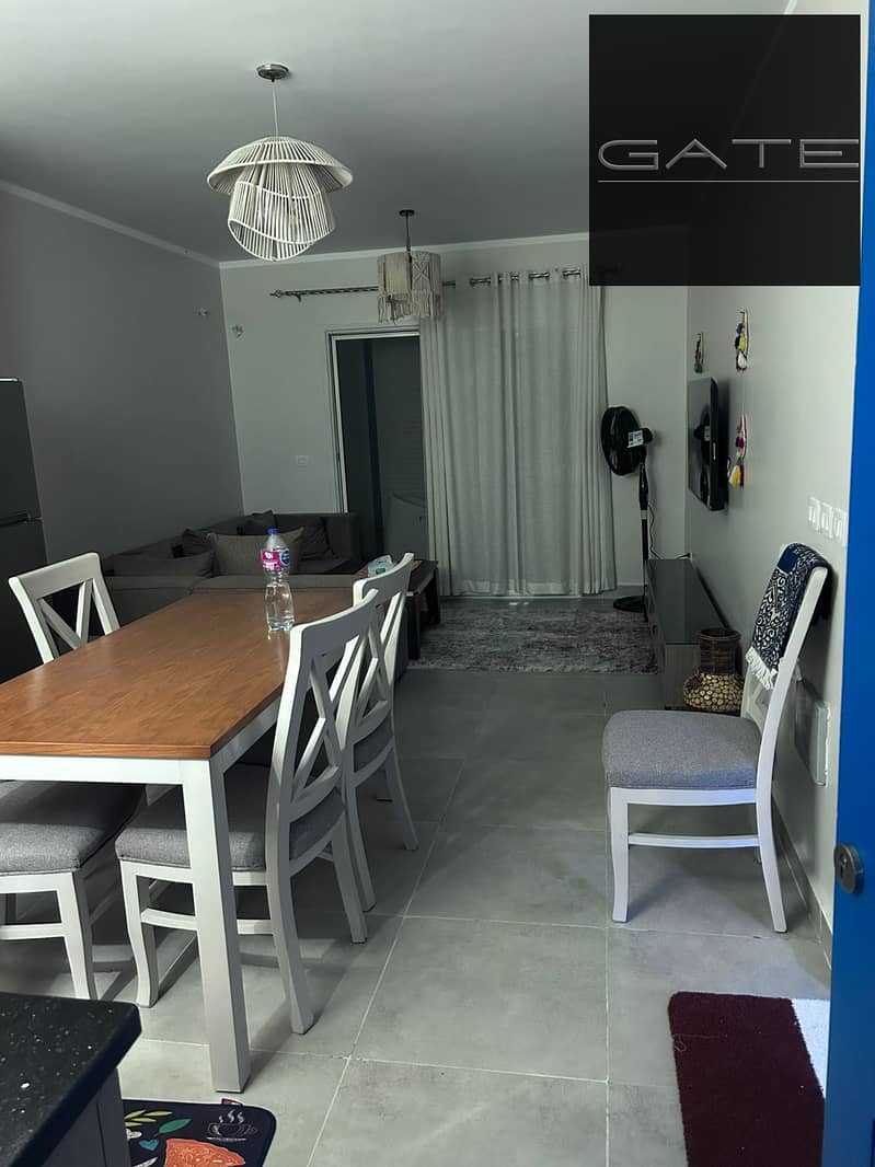 4 e37068b0-83f7-4e80-a782-74dba5c3abc0. jpeg