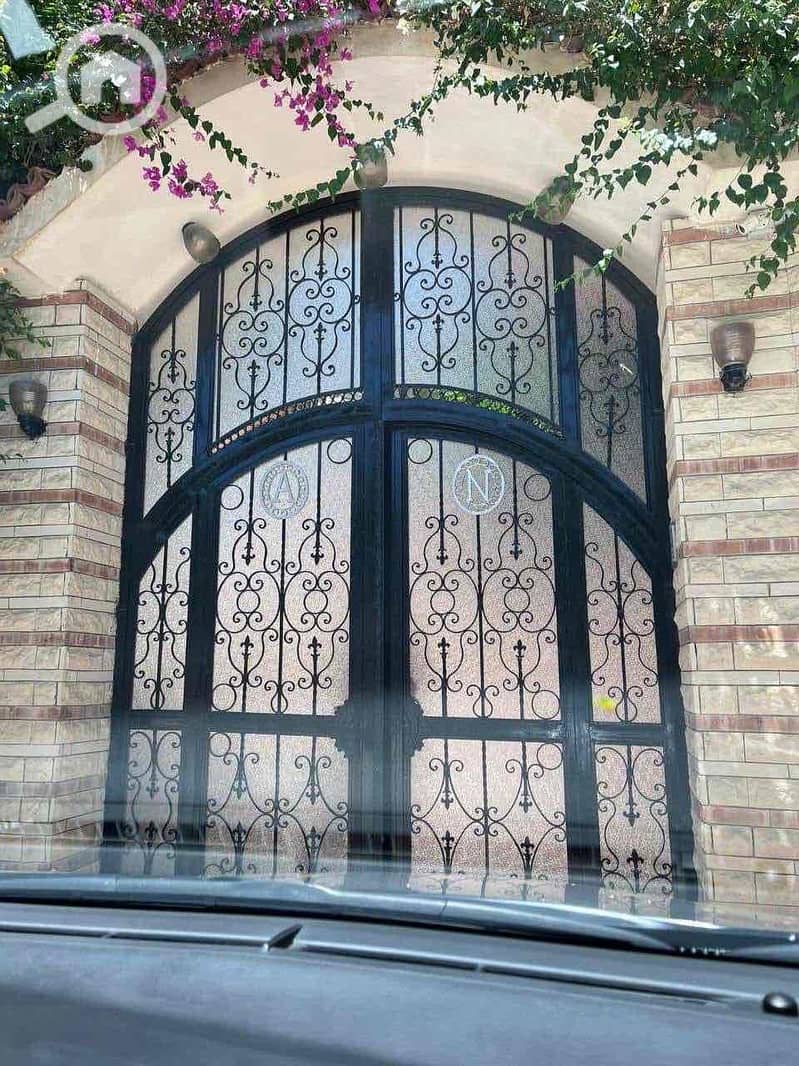 3 f53ba550-c2b9-4434-a4af-c2c50c4f87bd. jpg