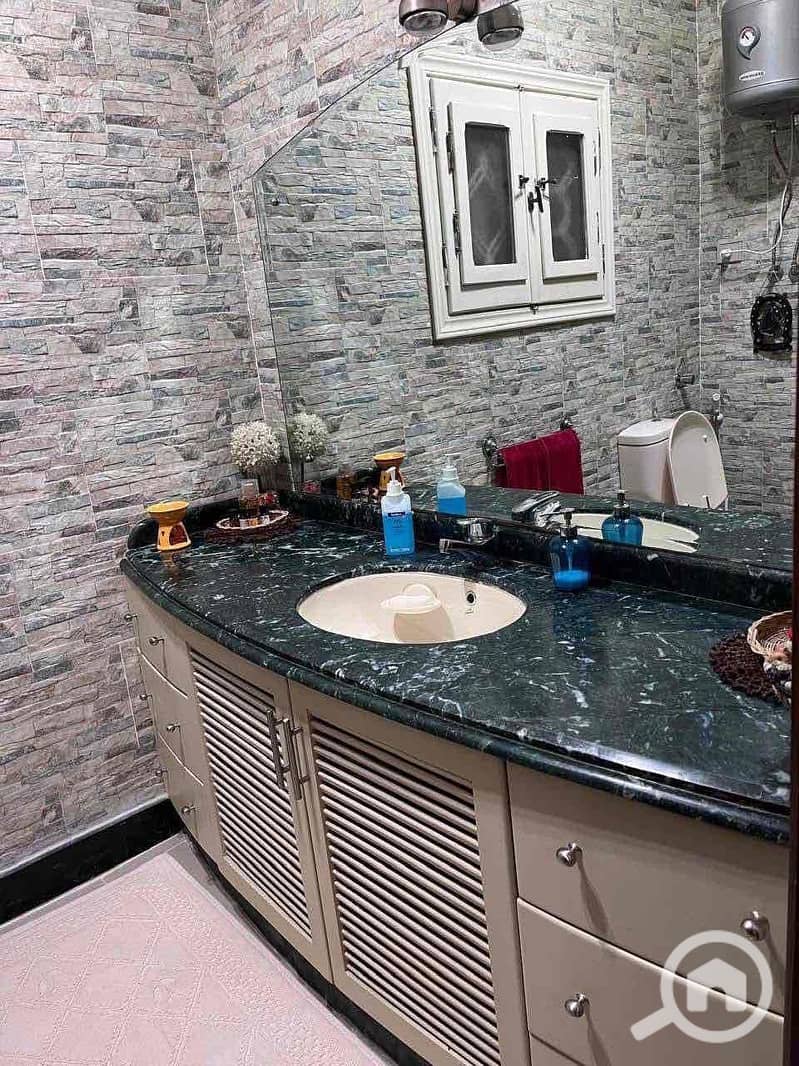 10 6ef99cda-fa54-44e5-9533-2236f1a66a49. jpg