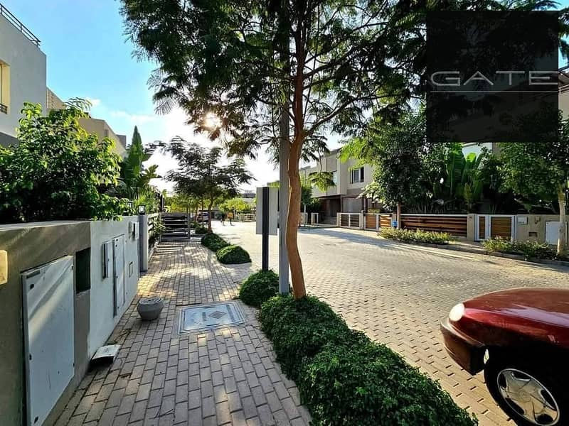 8 8109939b-ffa3-403e-a7fd-e08b16915592. jpeg