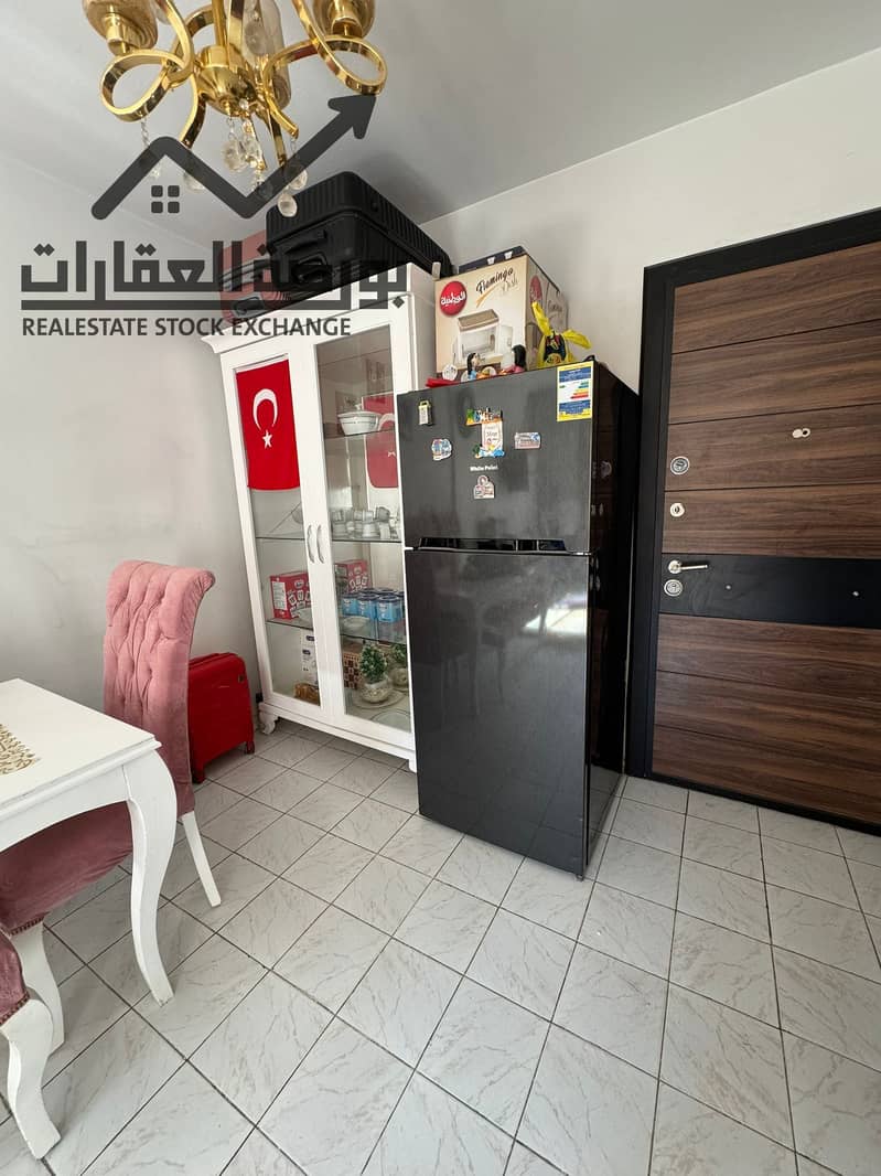 10 787e28ac-7bc5-42c8-81a1-4d14d2e88c47. jpg